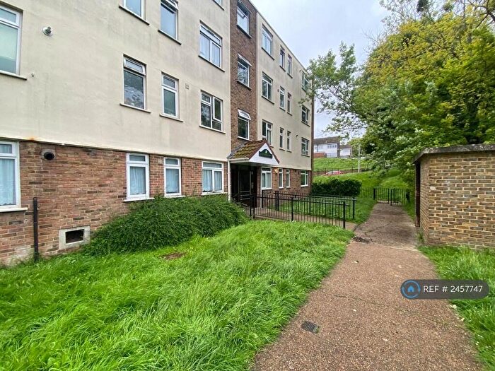 2 Bedroom Flat To Rent In Fuchsia House, Rochester, ME2