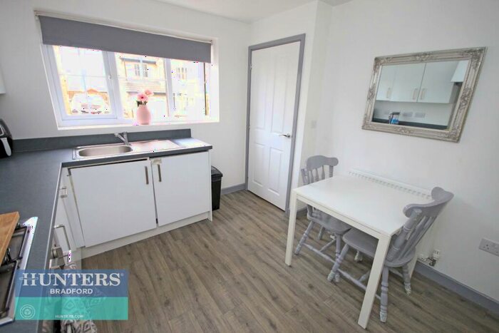 2 Bedroom Semi-Detached House For Sale In Ref Tn - Meadow Bank Allerton, Bradford, West Yorkshire, BD15