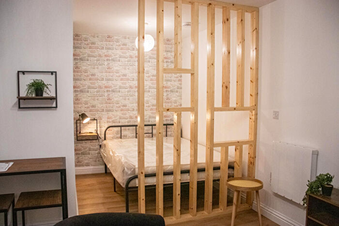 1 Bedroom Flat To Rent In City Centre // Bed Flat // Aug, LN2