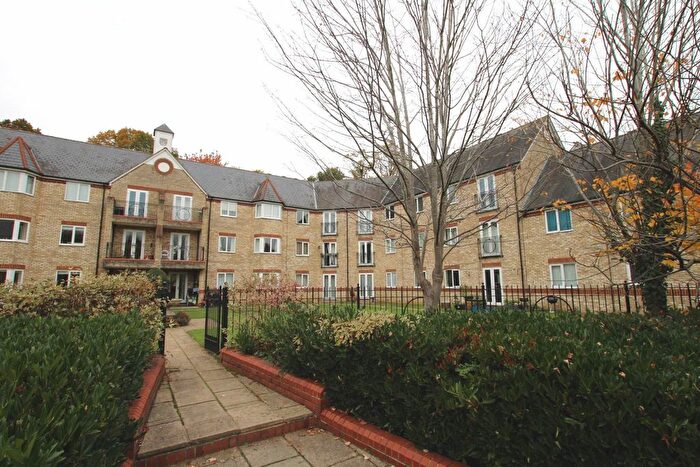 2 Bedroom Flat To Rent In Norbury Avenue, North Watford, WD24