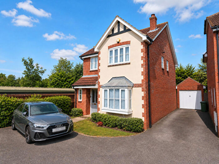 4 Bedroom Detached House For Sale In Sunny Mews, Collier Row, RM5