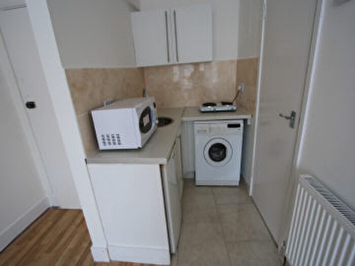 Studio To Rent In Waddon New Road, Croydon, CR0
