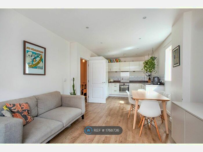 2 Bedroom Flat To Rent In Atkins Square, London, E8