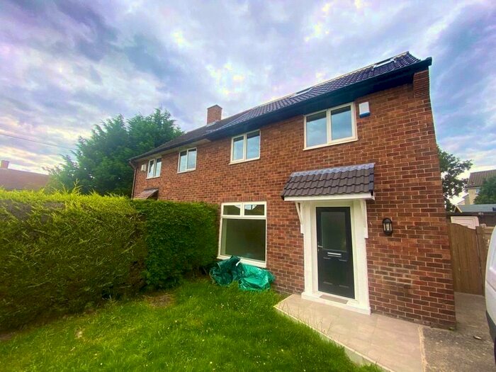 4 Bedroom Semi-Detached House To Rent In Stanks Rise, Leeds, West Yorkshire, LS14