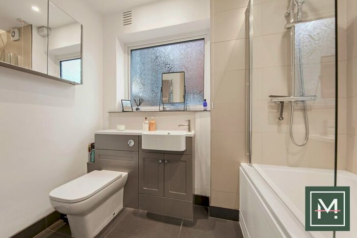 2 Bedroom Flat For Sale In Chapter Road, London, NW2