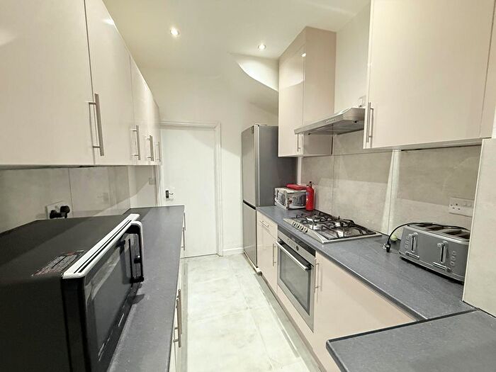 6 Bedroom Terraced House To Rent In Romford, RM6