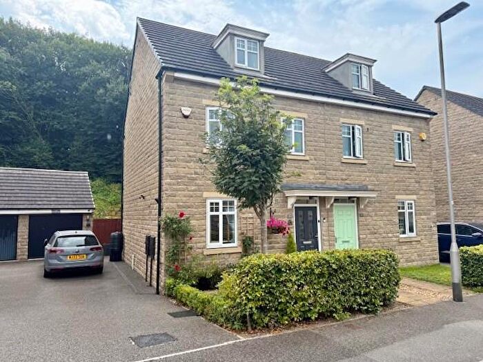 3 Bedroom Semi-Detached House For Sale In Castle Stead Drive, Cullingworth, Bradford, BD13