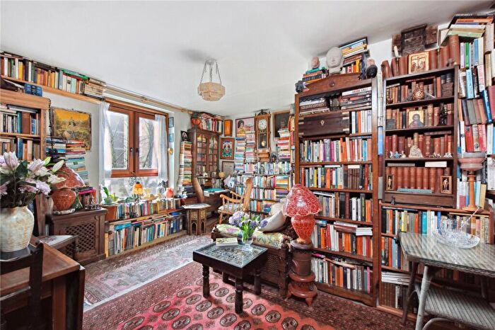 1 Bedroom Apartment For Sale In Weald Square, Upper Clapton Road, London, E5