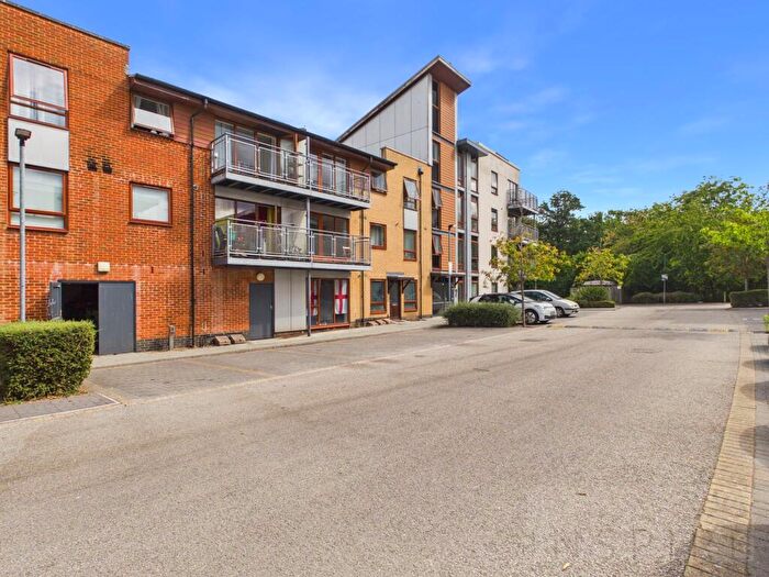 1 Bedroom Flat For Sale In Commonwealth Drive, Crawley, RH10