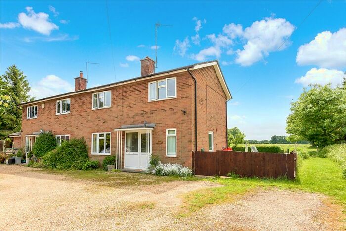 3 Bedroom Semi-Detached House For Sale In Wildmoor Lane, Sherfield-On-Loddon, Hook, Hampshire, RG27