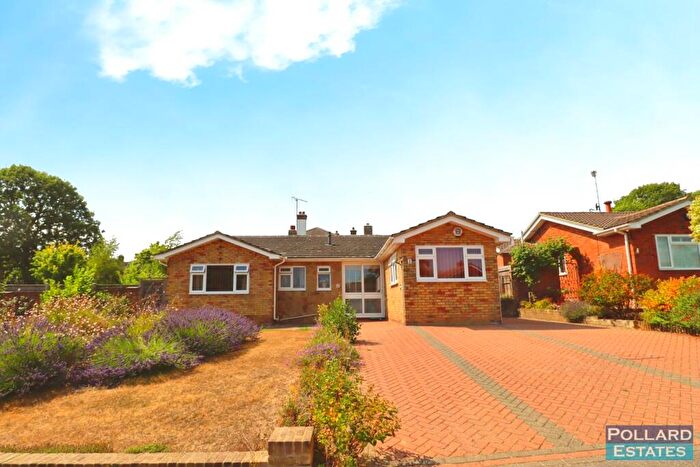 3 Bedroom Detached Bungalow For Sale In Cozenton Close, Rainham, ME8