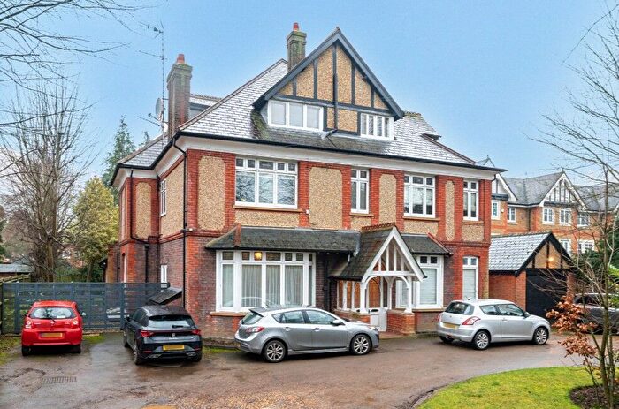 3 Bedroom Flat For Sale In Langley Road, Nascot Wood, Watford, WD17