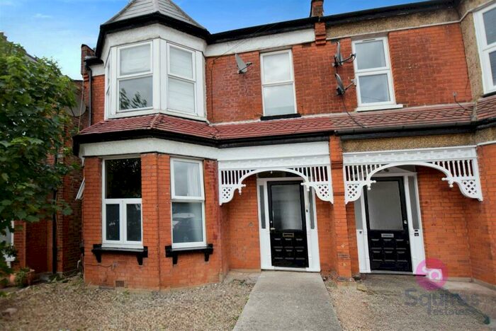 3 Bedroom Flat To Rent In Lichfield Grove, Finchley, N3