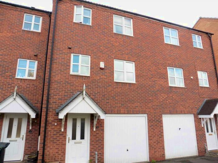 3 Bedroom Town House To Rent In Kirtley Close, Watnall, Nottingham, NG16