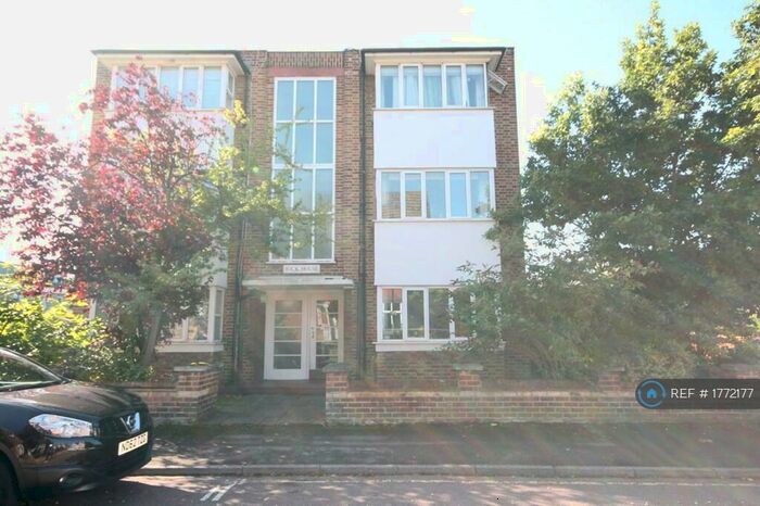 1 Bedroom Flat To Rent In Station Road, Kingston Upon Thames, KT1