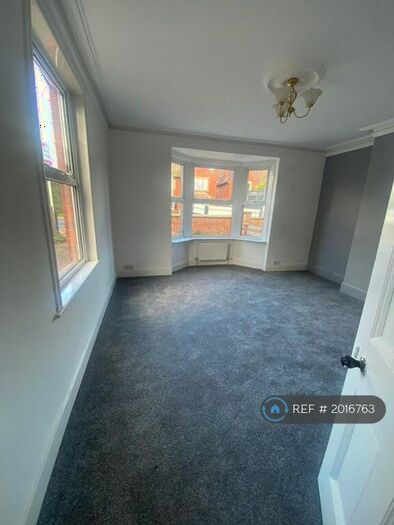 4 Bedroom Semi-Detached House To Rent In Dysart Road, Grantham, NG31