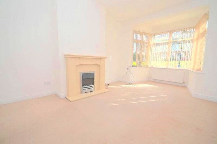 2 Bedroom Maisonette To Rent In Lodge Court, High Street, Hornchurch, RM12