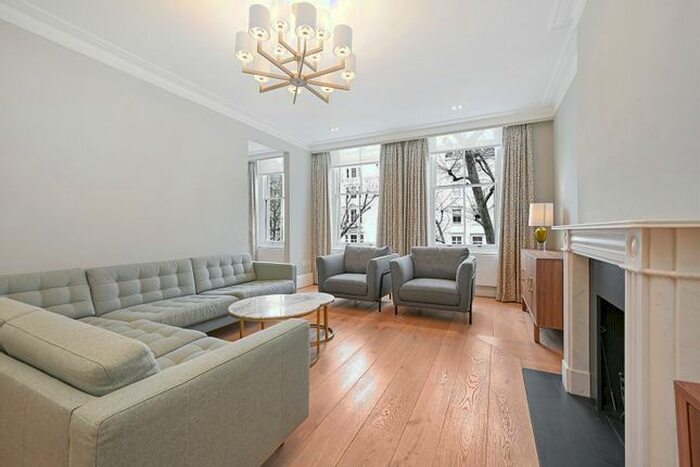 2 Bedroom Flat To Rent In Queen's Gate, South Kensington, London, SW7
