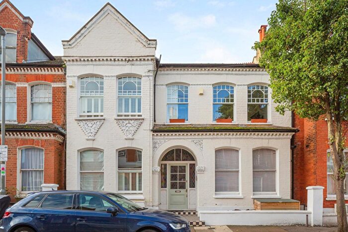 2 Bedroom Flat To Rent In Dafforne Road, London, SW17