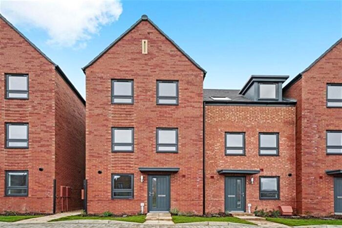 3 Bedroom End Of Terrace House To Rent In Bedroom End Of Terrace House In Hornbeam Mews, Dunstable, LU5