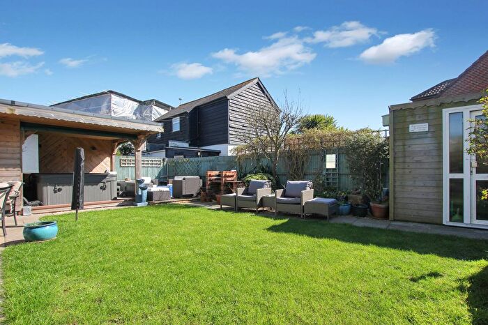 3 Bedroom Detached House For Sale In Hythe Road, Dymchurch, TN29