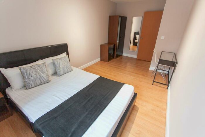 3 Bedroom Flat To Rent In Stafford Street, L3
