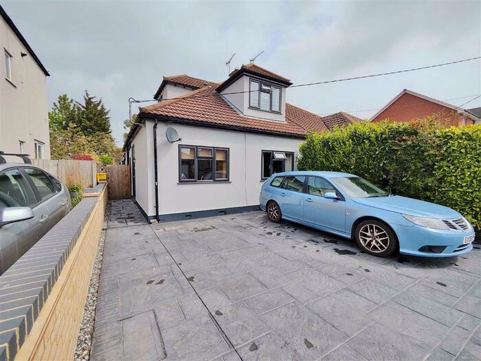 4 Bedroom Chalet To Rent In Church Road, Hadleigh, Essex, SS7