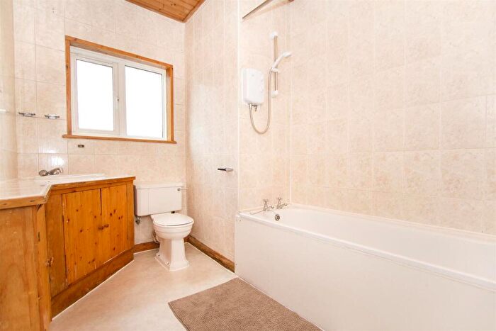 5 Bedroom Apartment To Rent In Parson Street, Hendon, London, NW4