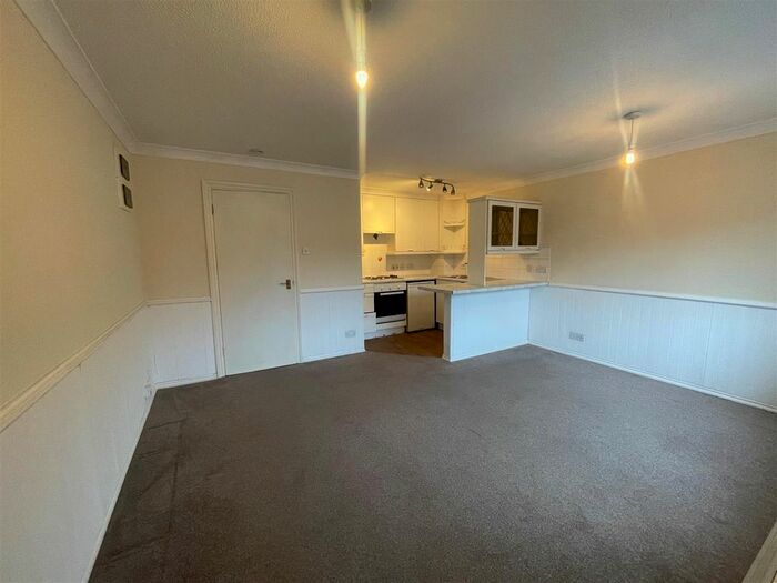 2 Bedroom Flat To Rent In Vicarage Square, Grays, RM17