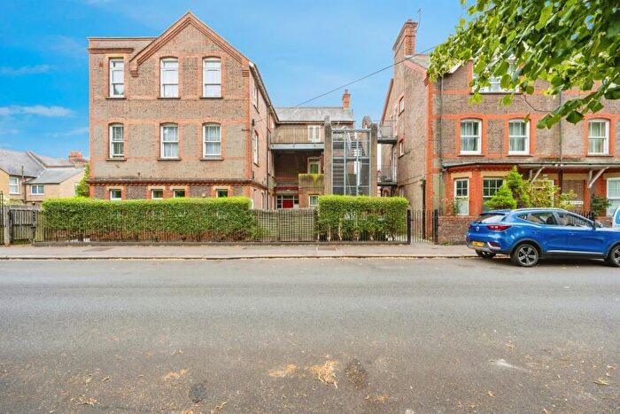 3 Bedroom Flat For Sale In Ashby Road, Watford, WD24