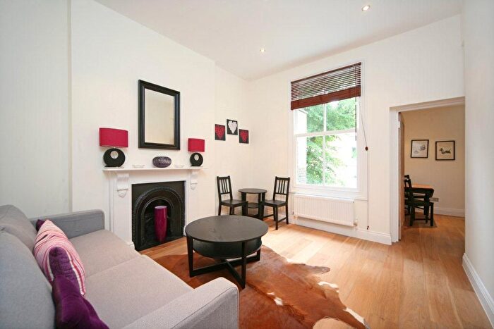 2 Bedroom Flat For Sale In Ladbroke Grove, London, W10