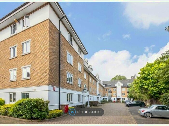 3 Bedroom Flat To Rent In Riverside Court, London, SE3
