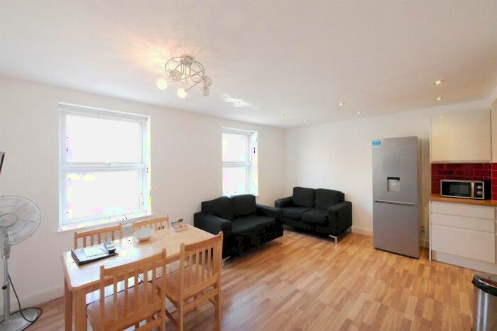 2 Bedroom Apartment To Rent In Fonthill Road, Finsbury Park, N4