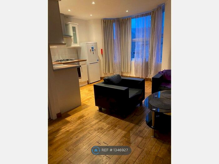 2 Bedroom Flat To Rent In Kings Road, London, E11