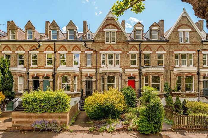 2 Bedroom Flat To Rent In Maple Road, Surbiton, KT6