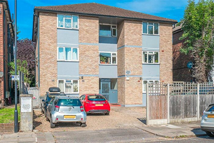 2 Bedroom Apartment For Sale In Palmerston Road, London, N22