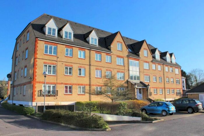 2 Bedroom Flat To Rent In Pembroke House, Station Road, WD6