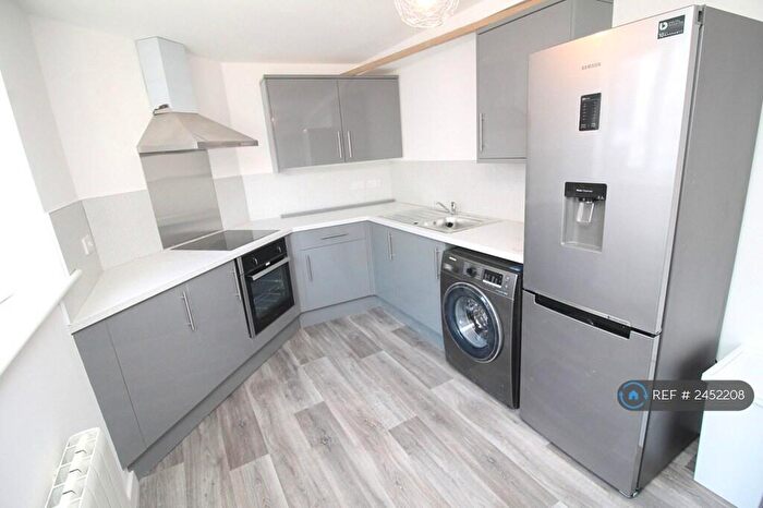 2 Bedroom Flat To Rent In Kingston Road, Portsmouth, PO2