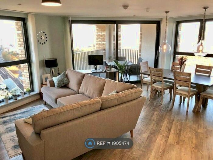 2 Bedroom Flat To Rent In Kingfisher Heights, London, E16