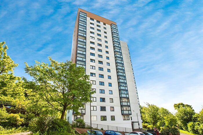 1 Bedroom Flat For Sale In Mixenden Road, Halifax, HX2