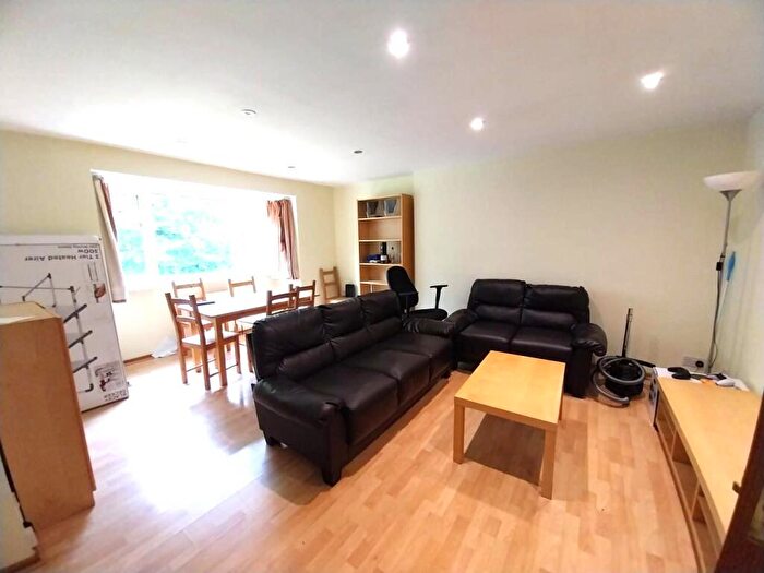 2 Bedroom Maisonette To Rent In Woodlands Road, Headington, Oxford, OX3