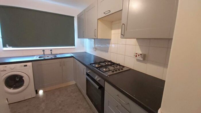 2 Bedroom Flat To Rent In Howard Road, SE25