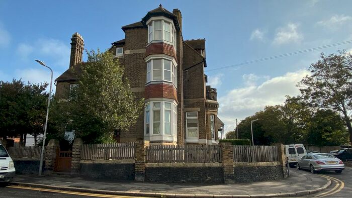 2 Bedroom Flat To Rent In Wilderness Hill, Margate, CT9