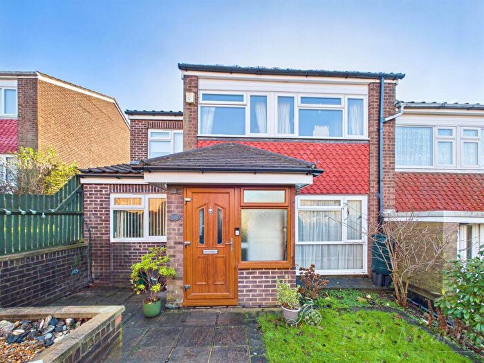 4 Bedroom End Of Terrace House For Sale In Markfield, Court Wood Lane, Croydon, CR0