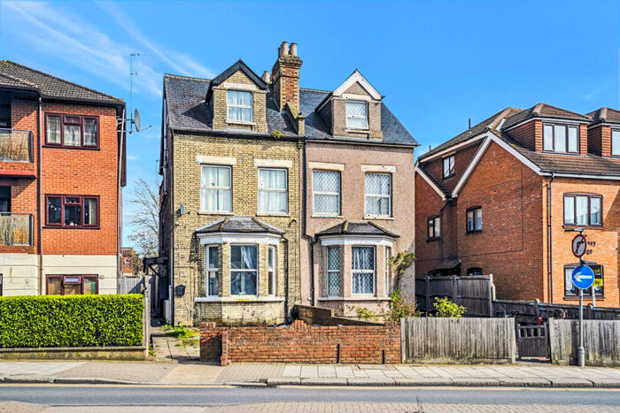 Studio To Rent In High Street, Wealdstone, Harrow, HA3