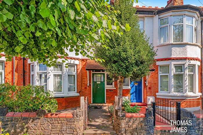 2 Bedroom Flat To Rent In River Avenue, Palmers Green, N13