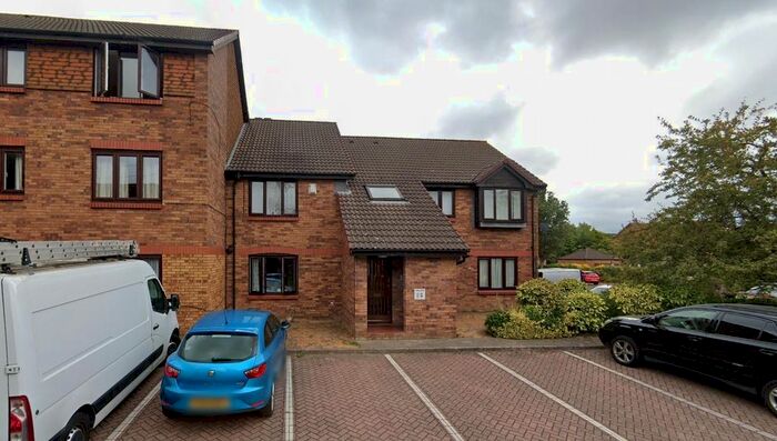 2 Bedroom Flat To Rent In Kipling Drive, Colliers Wood, London, SW19