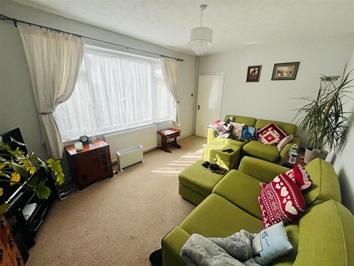 3 Bedroom Semi-Detached House To Rent In Brainsfield, Bristol, BS9