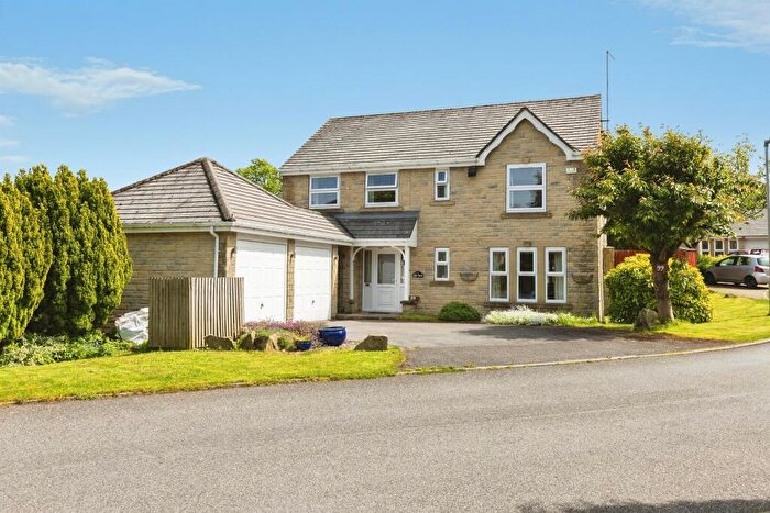 4 Bedroom Detached House For Sale In Oakleigh Road, Clayton, Bradford, BD14