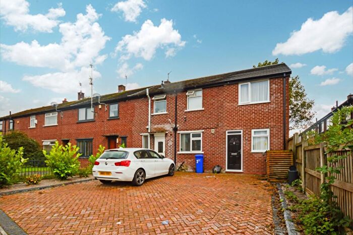 4 Bedroom End Of Terrace House For Sale In Aylesbury Close, Salford, Greater Manchester, M5